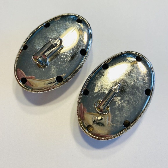 Vintage Clip On Earrings Chunky Silvertone Textured Domed Ovals Runway Jewelry - Picture 5 of 7